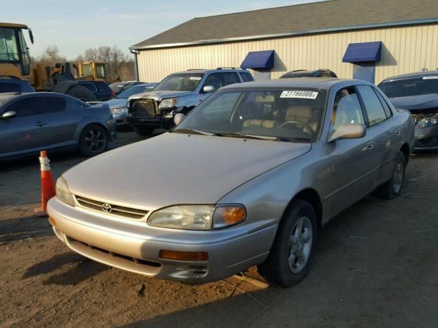 4T1BG12K1TU755370 - 1996 TOYOTA CAMRY DX TAN photo 2