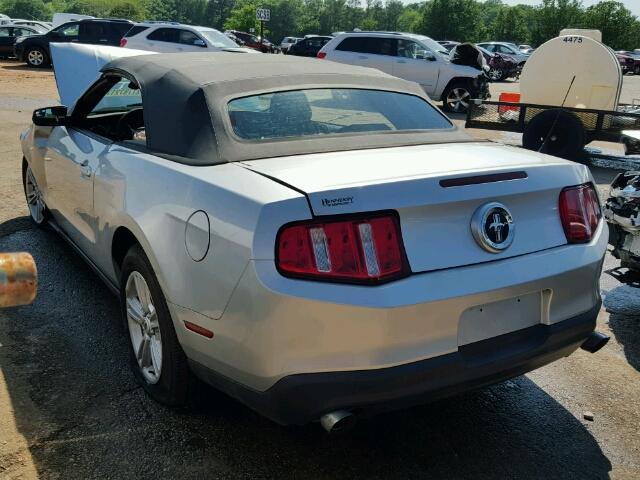 1ZVBP8EM5C5257304 - 2012 FORD MUSTANG SILVER photo 3