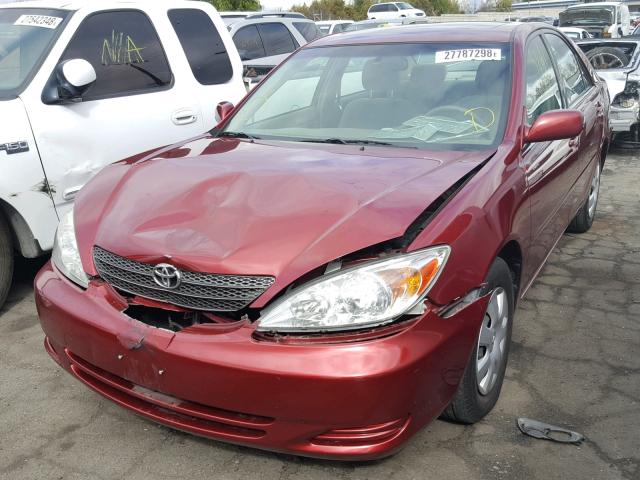 JTDBE32K420029630 - 2002 TOYOTA CAMRY LE RED photo 2