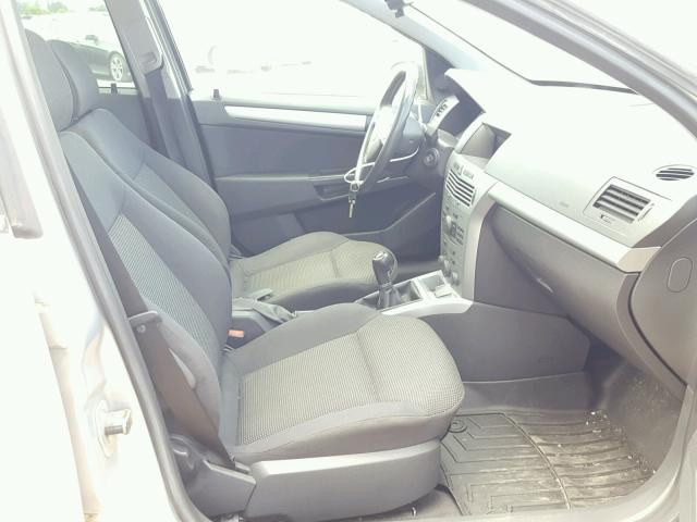 W08AT671085125892 - 2008 SATURN ASTRA XR SILVER photo 5