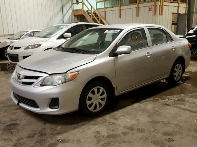 2T1BU4EEXBC578432 - 2011 TOYOTA COROLLA BA SILVER photo 2