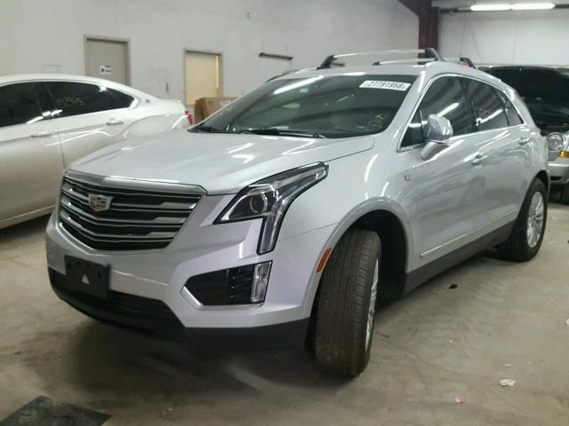 1GYKNARS2HZ193838 - 2017 CADILLAC XT5 SILVER photo 2