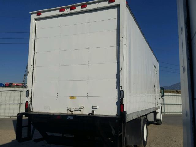 1FVACWDC34HN53725 - 2004 FREIGHTLINER M2 106 MED WHITE photo 4