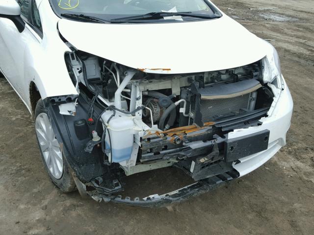 3N1CE2CP6FL444257 - 2015 NISSAN VERSA NOTE WHITE photo 9