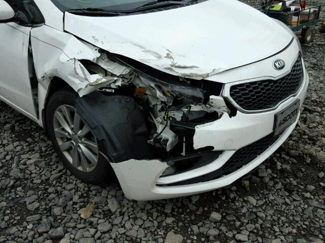 KNAFX4A88E5051559 - 2014 KIA FORTE EX WHITE photo 9