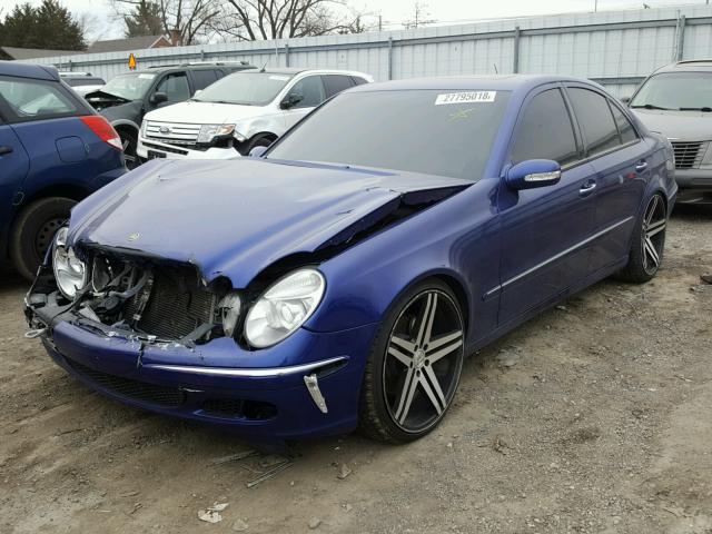 WDBUF70J64A482165 - 2004 MERCEDES-BENZ E 500 BLUE photo 2