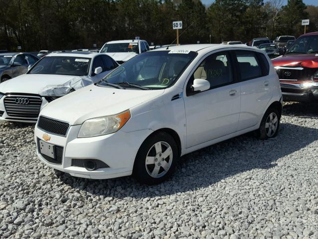 KL1TD66E79B681449 - 2009 CHEVROLET AVEO LS WHITE photo 2
