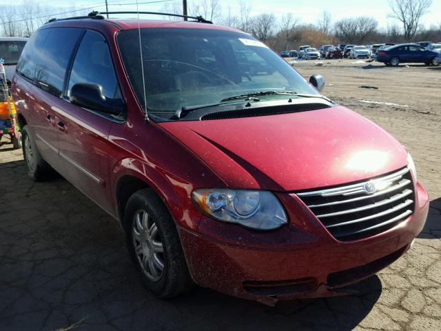 2C4GP54L35R136874 - 2005 CHRYSLER TOWN & COU RED photo 1