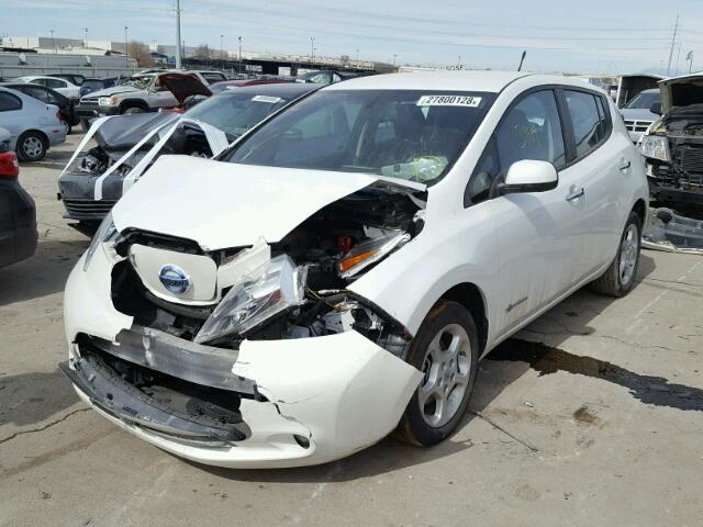 1N4AZ0CP1DC424686 - 2013 NISSAN LEAF S WHITE photo 2