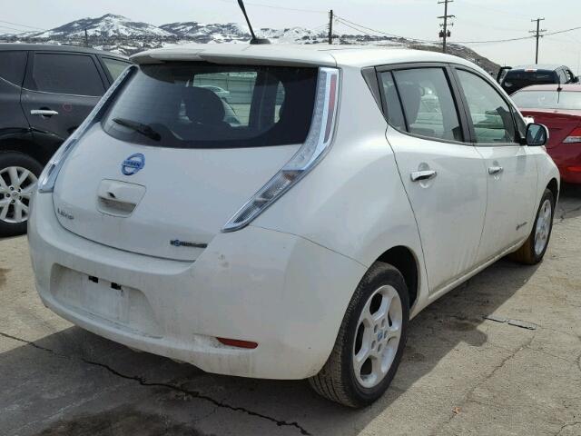 1N4AZ0CP1DC424686 - 2013 NISSAN LEAF S WHITE photo 4