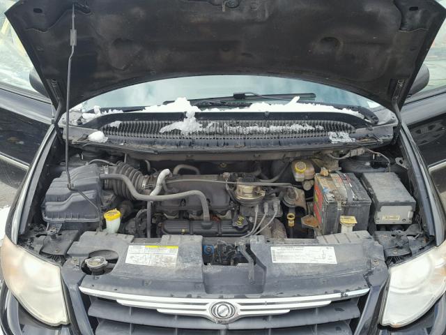 2C4GP54L55R250326 - 2005 CHRYSLER TOWN & COU BLACK photo 7