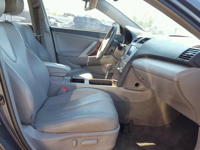 4T1BF3EK9BU759580 - 2011 TOYOTA CAMRY BASE GRAY photo 5