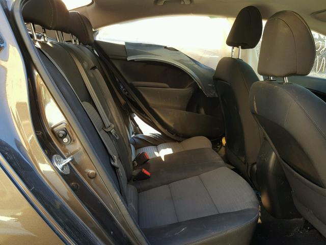 KNAFX4A68F5359069 - 2015 KIA FORTE LX BROWN photo 6