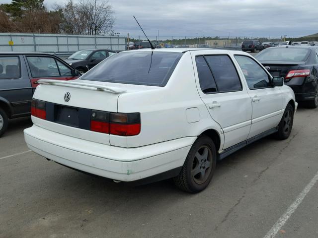 3VWPB81H7WM273421 - 1998 VOLKSWAGEN JETTA WOLF WHITE photo 4