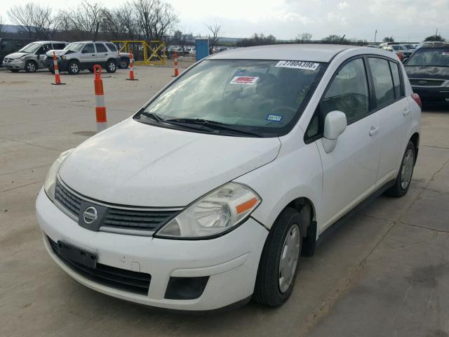 3N1BC13E99L442386 - 2009 NISSAN VERSA S WHITE photo 2