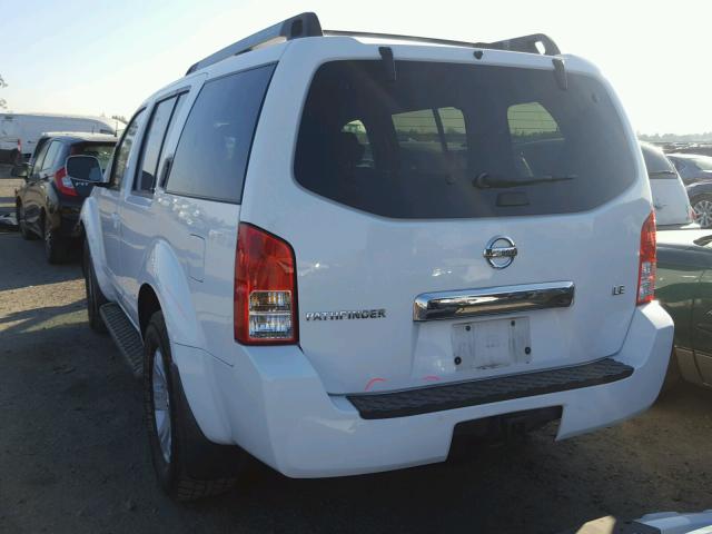 5N1AR18U55C701741 - 2005 NISSAN PATHFINDER WHITE photo 3