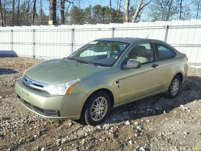 1FAHP33N78W265102 - 2008 FORD FOCUS SE GREEN photo 2