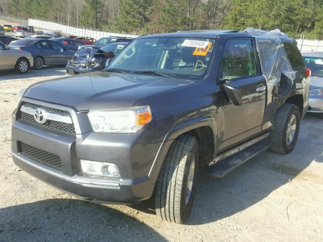 JTEZU5JR1B5030079 - 2011 TOYOTA 4RUNNER SR GRAY photo 2