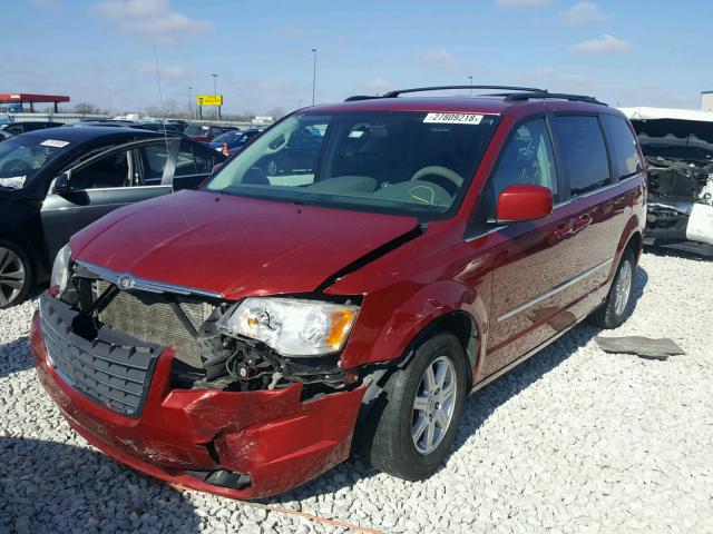 2A4RR5D12AR103354 - 2010 CHRYSLER TOWN & COU RED photo 2