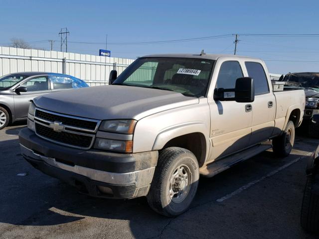 1GCHK23216F105528 - 2006 CHEVROLET SILVERADO TAN photo 2