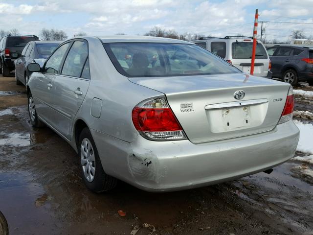 JTDBE32KX63048090 - 2006 TOYOTA CAMRY LE SILVER photo 3