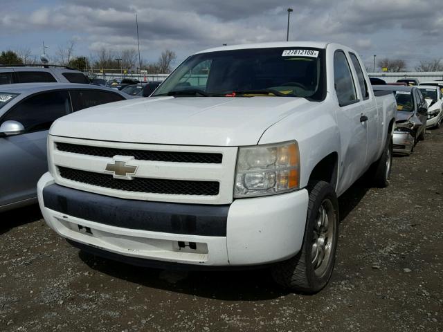 1GCEC19C07Z529907 - 2007 CHEVROLET SILVERADO WHITE photo 2