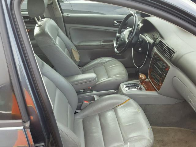 WVWWH23B6YE323477 - 2000 VOLKSWAGEN PASSAT GLX 蓝色 照片 5