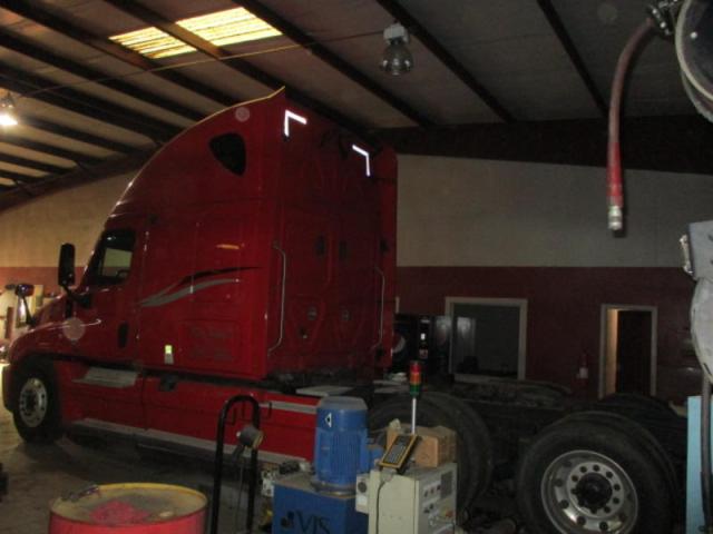 1FUJGLDR4CSBF7945 - 2012 FREIGHTLINER CASCADIA 1 RED photo 4