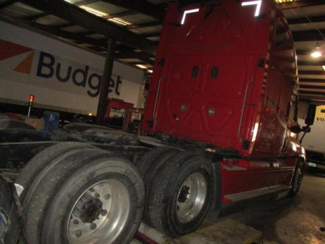 1FUJGLDR4CSBF7945 - 2012 FREIGHTLINER CASCADIA 1 RED photo 5