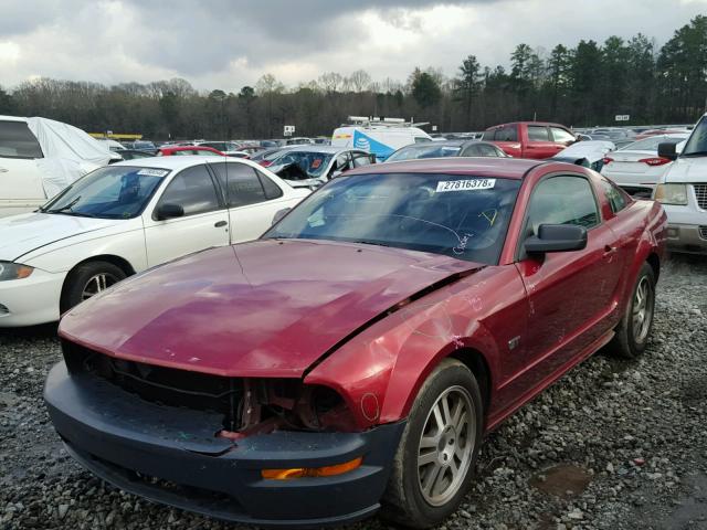 1ZVHT82H455136439 - 2005 FORD MUSTANG GT BURGUNDY photo 2