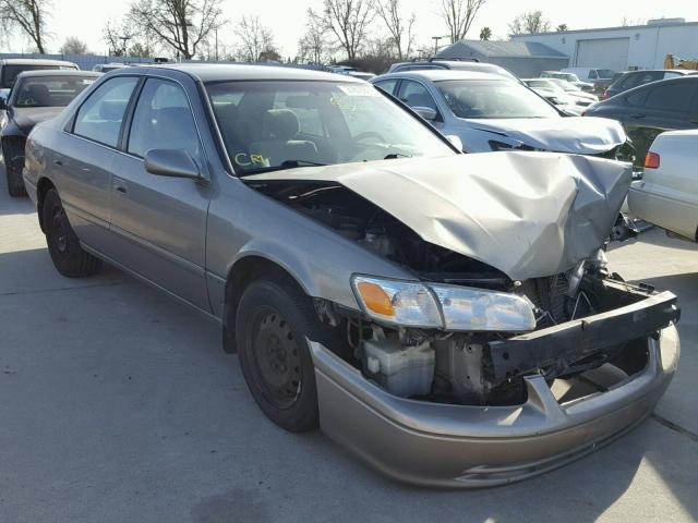 JT2BG22K4Y0463164 - 2000 TOYOTA CAMRY CE SILVER photo 1