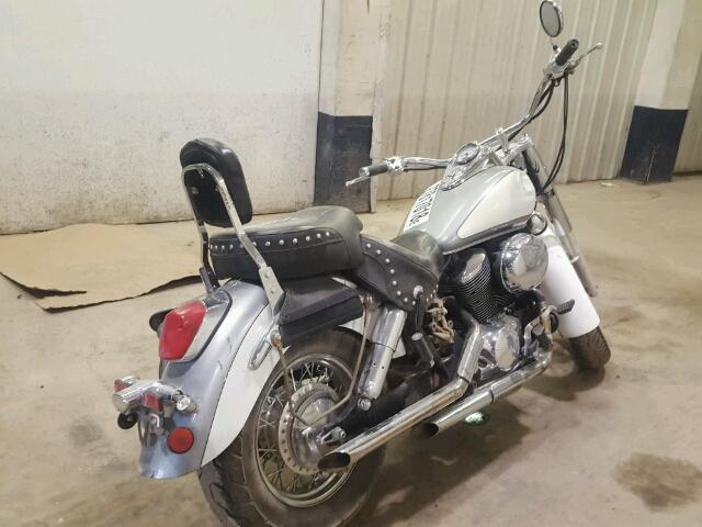 JH2RC44641K502673 - 2001 HONDA VT750 CD2 WHITE photo 4