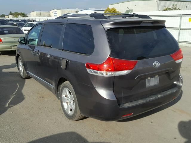 5TDKK3DC9DS369340 - 2013 TOYOTA SIENNA LE GRAY photo 3