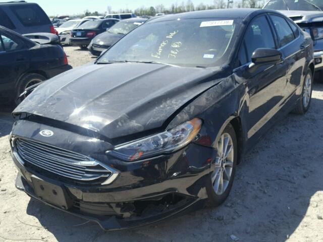 3FA6P0H79HR342409 - 2017 FORD FUSION SE BLACK photo 2