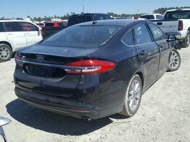 3FA6P0H79HR342409 - 2017 FORD FUSION SE BLACK photo 4