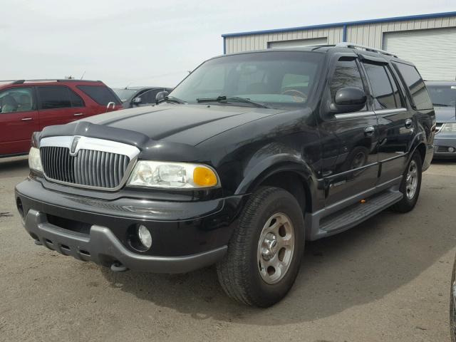 5LMFU28R32LJ14095 - 2002 LINCOLN NAVIGATOR BLACK photo 2