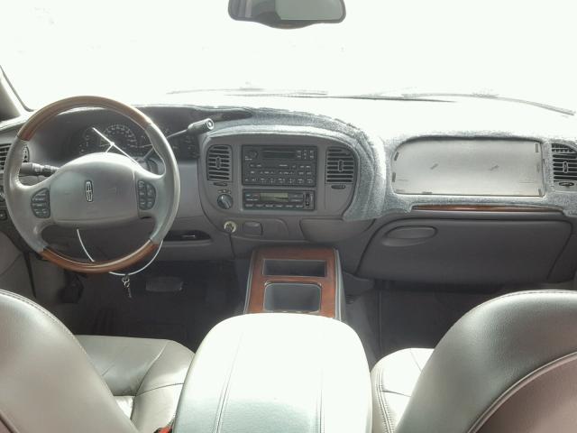 5LMFU28R32LJ14095 - 2002 LINCOLN NAVIGATOR BLACK photo 9