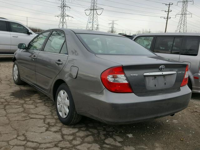 JTDBE32K220063680 - 2002 TOYOTA CAMRY LE GRAY photo 3