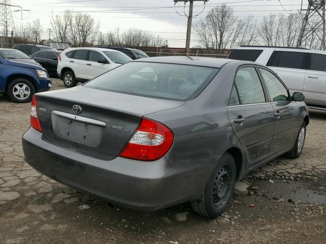 JTDBE32K220063680 - 2002 TOYOTA CAMRY LE GRAY photo 4