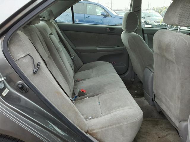 JTDBE32K220063680 - 2002 TOYOTA CAMRY LE GRAY photo 6