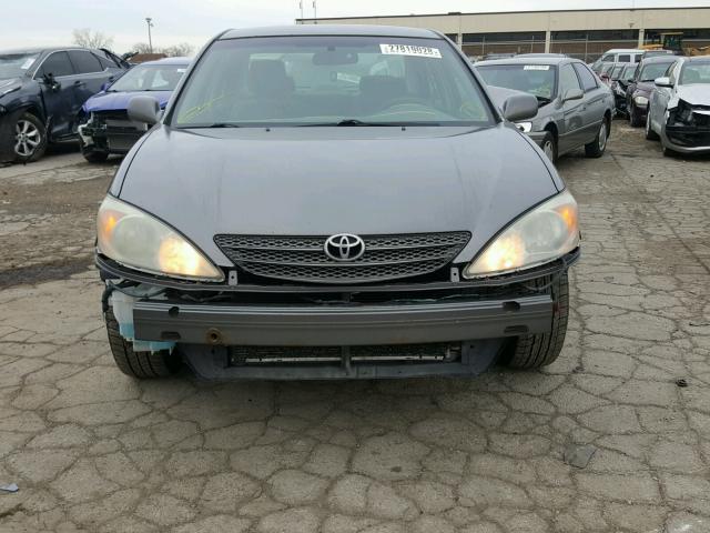 JTDBE32K220063680 - 2002 TOYOTA CAMRY LE GRAY photo 9