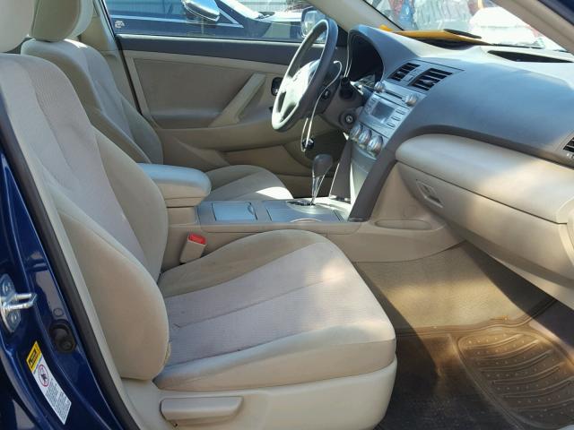 4T1BF3EK9BU587082 - 2011 TOYOTA CAMRY BASE BLUE photo 5