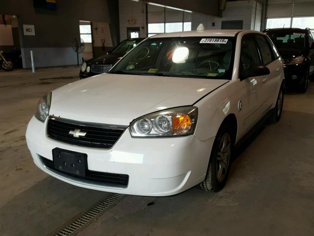 1G1ZS68N17F258161 - 2007 CHEVROLET MALIBU MAX WHITE photo 2