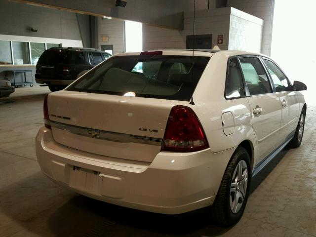 1G1ZS68N17F258161 - 2007 CHEVROLET MALIBU MAX WHITE photo 4