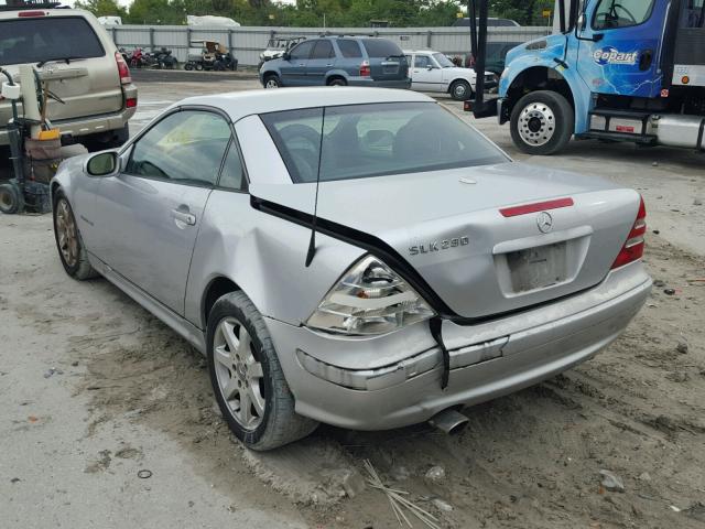 WDBKK49F94F307525 - 2004 MERCEDES-BENZ SLK 230 KO SILVER photo 3