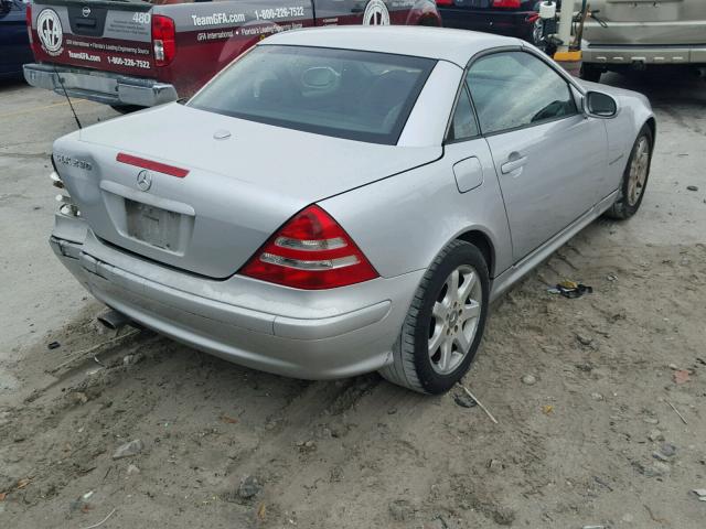 WDBKK49F94F307525 - 2004 MERCEDES-BENZ SLK 230 KO SILVER photo 4