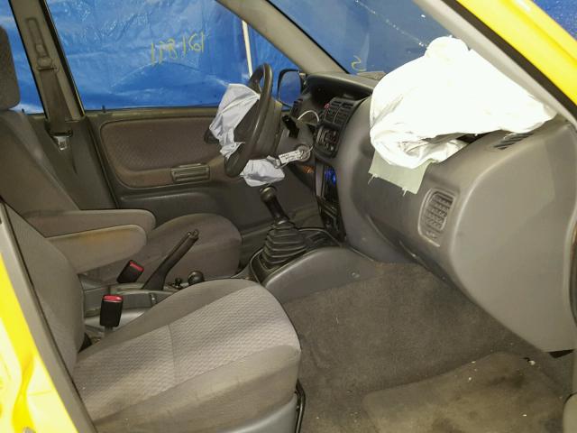 2CNBJ13C326950554 - 2002 CHEVROLET TRACKER YELLOW photo 5