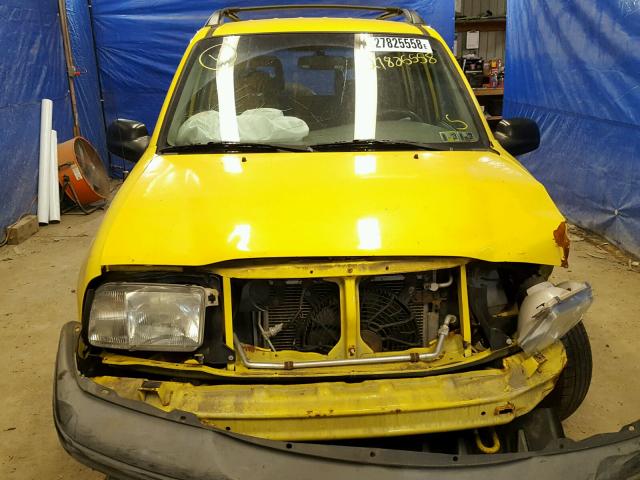 2CNBJ13C326950554 - 2002 CHEVROLET TRACKER YELLOW photo 9