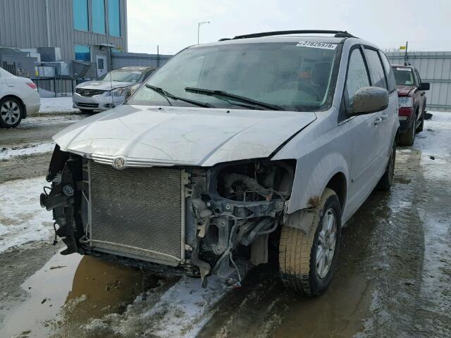 2A8HR54P28R734808 - 2008 CHRYSLER TOWN & COU SILVER photo 2