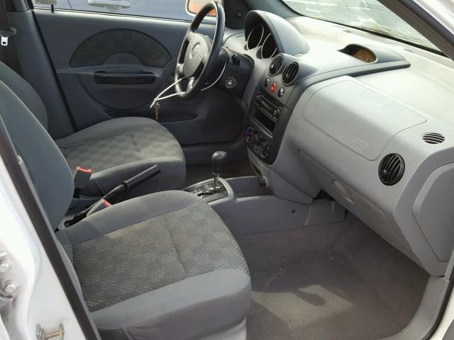 KL1TD62615B450121 - 2005 CHEVROLET AVEO BASE Beyaz fotoğraf 5